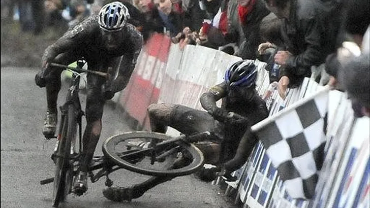 Denuwelaere wint na spectaculaire veldrit