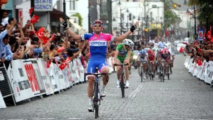 Lorenzetto wint in schandalige Turkse finale