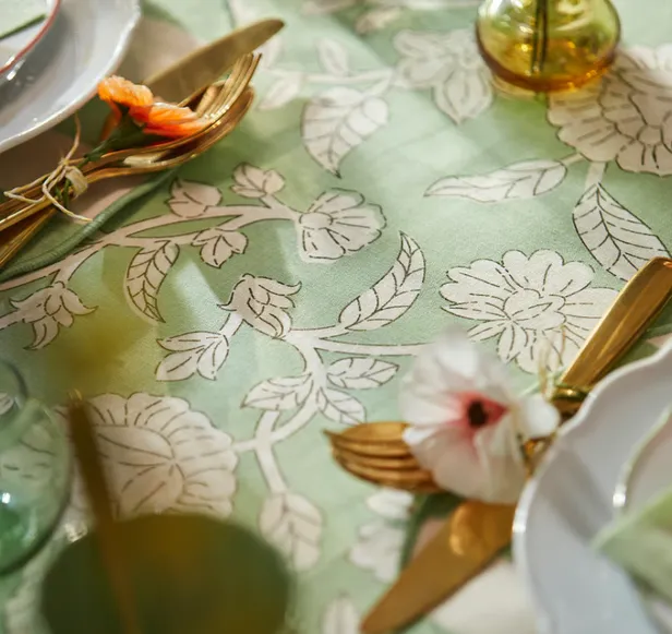 SMÖRFISK - tafellaken met bloemenpatroon, €17,99