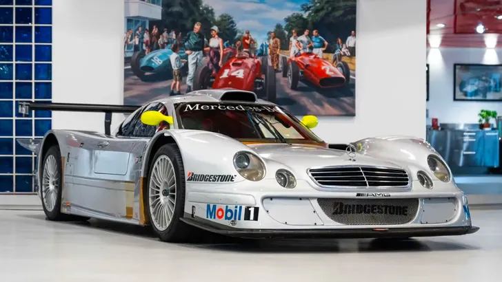 Deze straatlegale Mercedes CLK LM kan van jou zijn