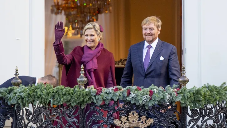 De koning en koningin over Amalia en Alexia elders 