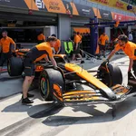 De voorvleugel van McLaren. Rivaliserende teams roepen de FIA op extra goed naar McLaren te kijken