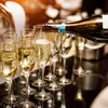 Wereld Champagne Dag: zoveel calorieën bevat dit drankje ten opzichte van wijn | Happy in Shape