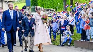 Willem-Alexander en Máxima bij nationale start 80 jaar vrijheid