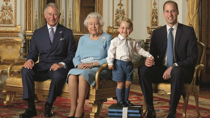 Cute: 4 generaties Britse royals op een postzegel