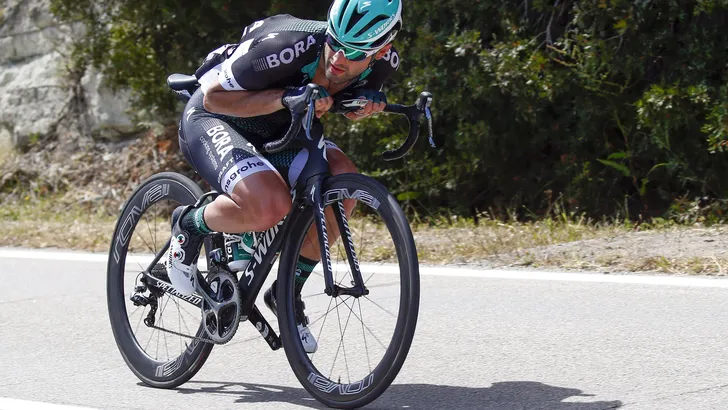 Giro d'Italia: Dumoulin rijdt Pelucchi buiten tijdslimiet