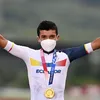 Olympisch kampioen Richard Carapaz gaat op gouden frame rijden