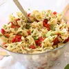 Perfect voor de zomer: lauwwarme pastasalade met droge worst | Noorderland