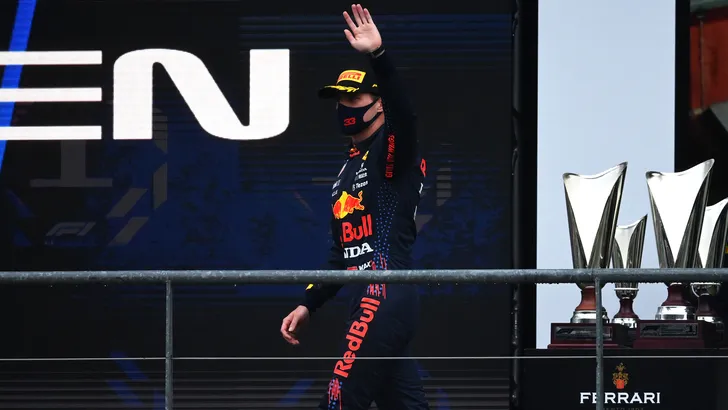 Max Verstappen wint de drie ronden van Spa...
