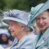 Grappig: Prinses Anne krijgt standje van the Queen