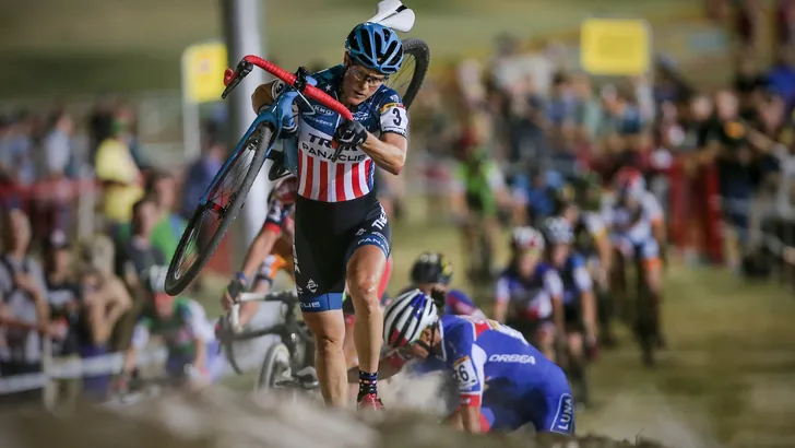 Katie Compton opent DVV-trofee met zege in Hotondcross