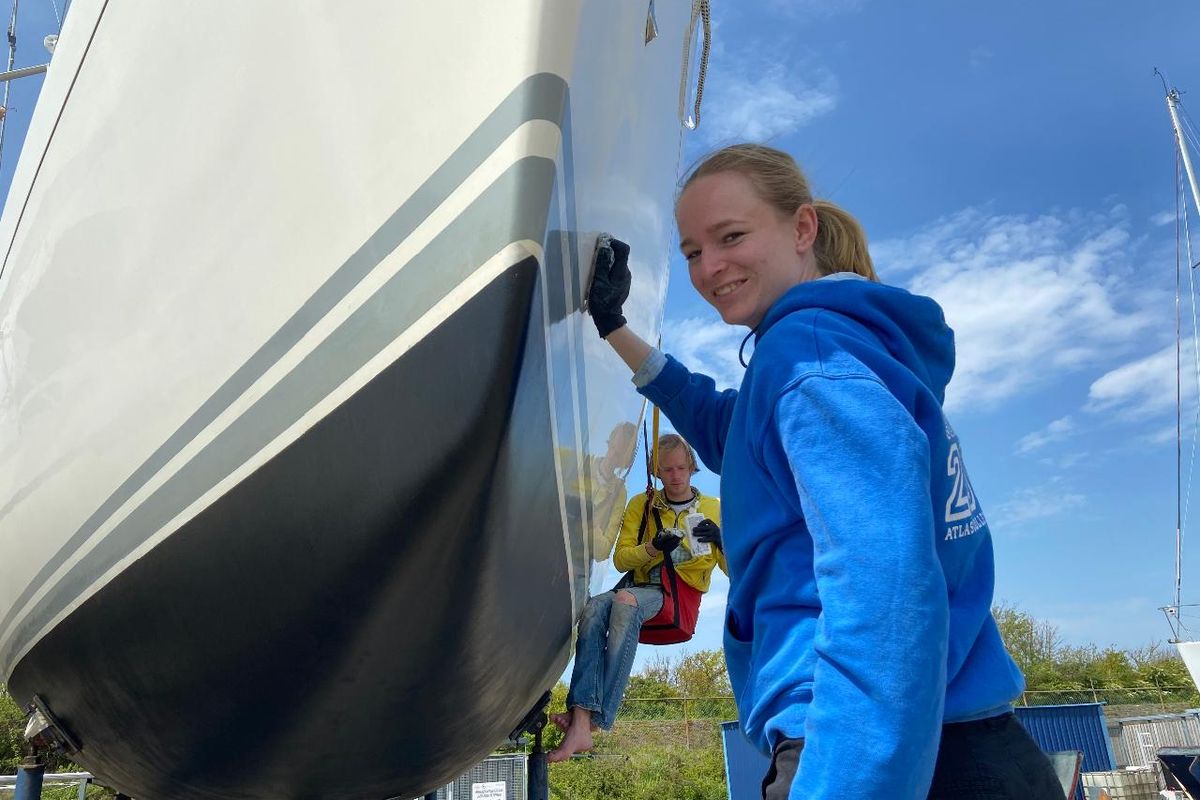 Twee twintigers met tussenpensioen: verliefd op de boot