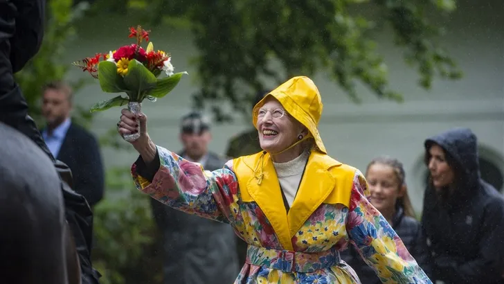 Royals in de regen: zó houden ze het droog