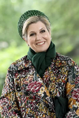 Máxima met groene pillbox 