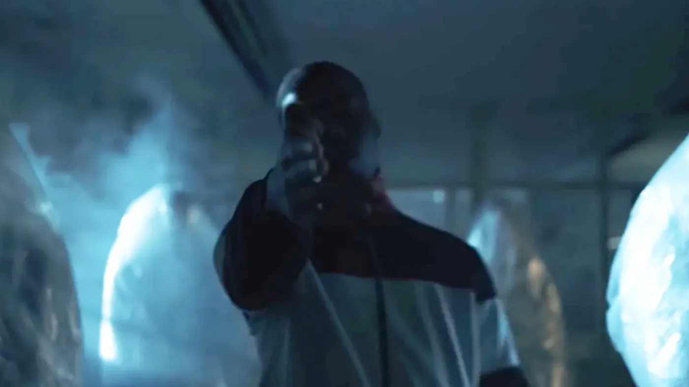 JoeyAK in de clip van Gangster Love