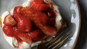 Tiramisu met Friese dúmkes en aardbeien