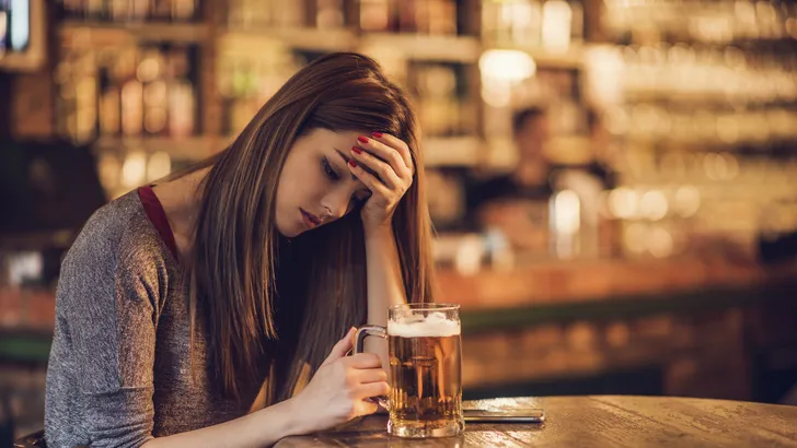 Belachelijk: man niet vervolgd voor aanranding van vrouwen met ‘gigantische borsten’