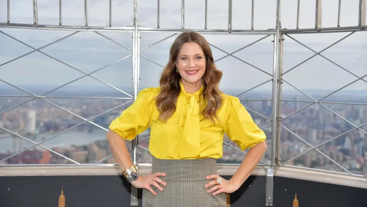 Drew Barrymore maakt TikTok debuut in stijl
