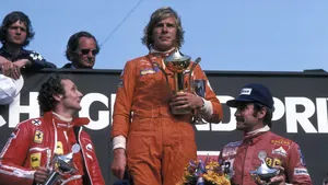 James Hunt na zijn overwinning op het circuit van Zandvoort