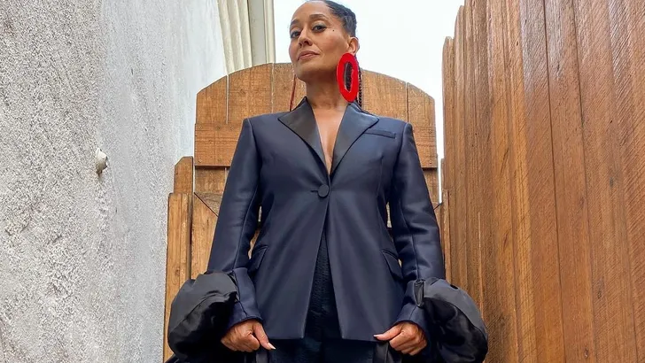 Tracee Ellis Ross showt nieuwe smoking voor vrouwen
