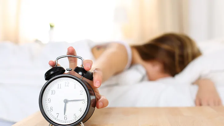 De zomertijd gaat weer in: dit is wat het verzetten van de klok met je lichaam doet