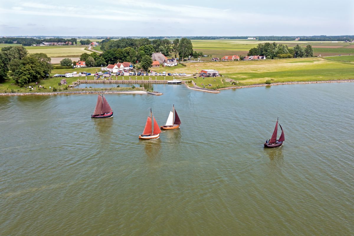 Vergeet Makkum of Hindeloopen: juist dit piepkleine Friese buurtschapje moet je een keer bezoeken