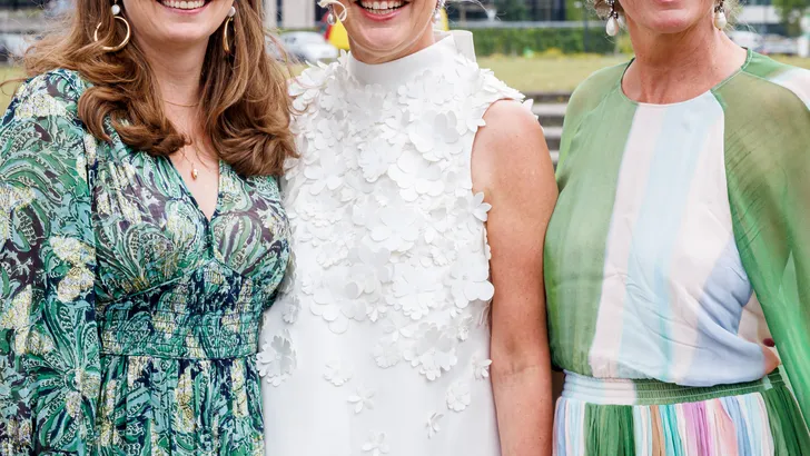 Princess Mabel of The Netherlands with her sisters Eveline (L) and Nicoline (R)