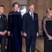 Koningin Mathilde straalt in blauw fluweel tijdens staatsbanket in Frankrijk