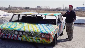 VIDEO: creatieve Russen testen 'dubbele' Lada