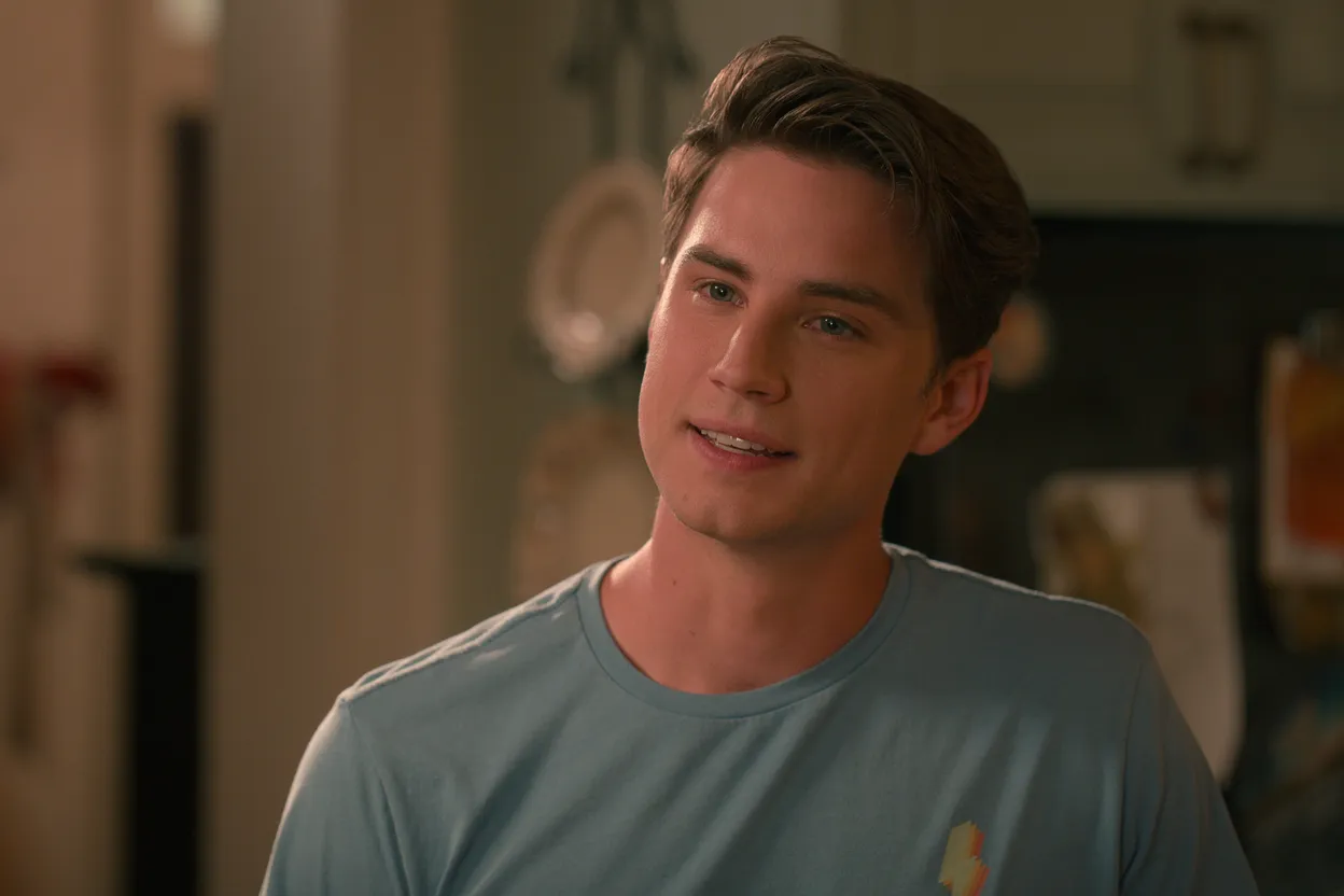 Carson Rowland als Ty in seizoen vier van Sweet Magnolias 