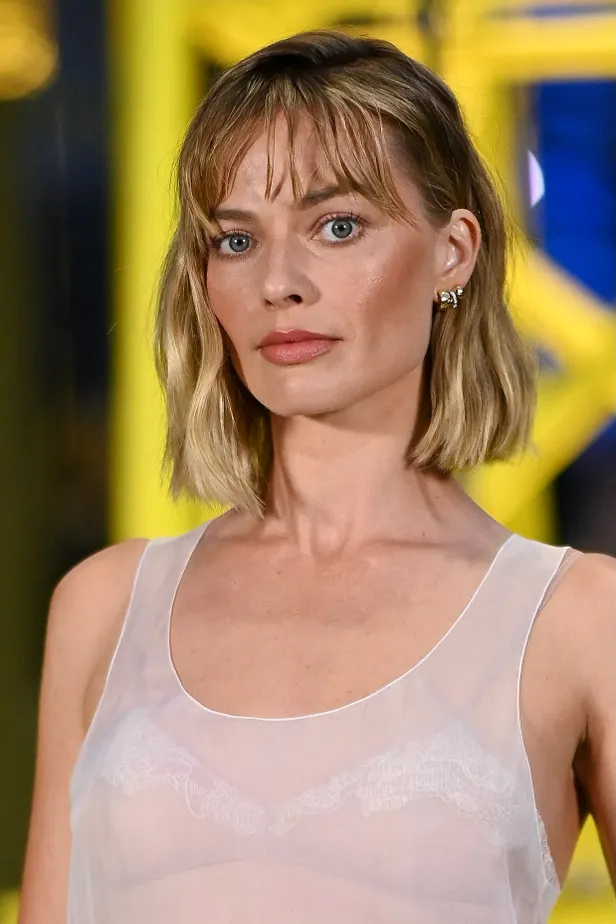 Margot Robbie debuteerde bij de Chanel Fall/Winter 2026 show een korte coupe die even stijlvol als nonchalant is. (Beeld: NL Beeld)