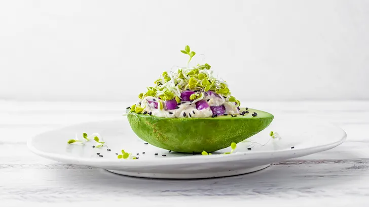 avocado met tonijn