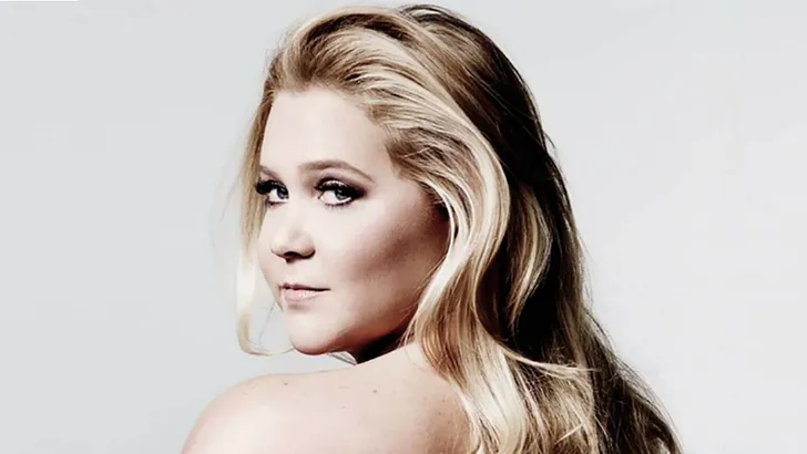 Amy Schumer over life, love en 'Het meisje met de onderrug tattoo'. (En ja, dat boek kun je winnen!)