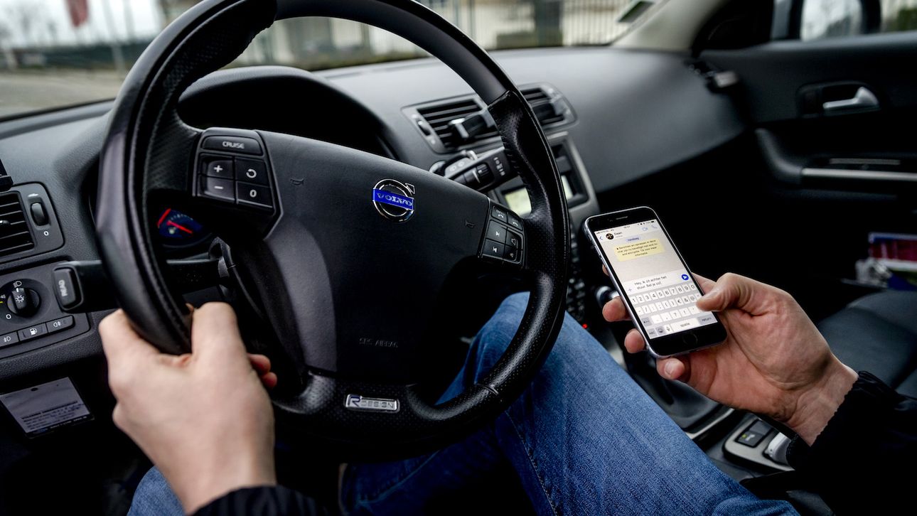 Frankrijk verbiedt telefoon in de auto, als | Autobahn