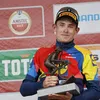 Wie is Amstel-winnaar Mattias Skjelmose? 'Op de kamer kijkt hij bijvoorbeeld met een speciale bril met oranje glazen naar de laptop'  | Wieler Revue