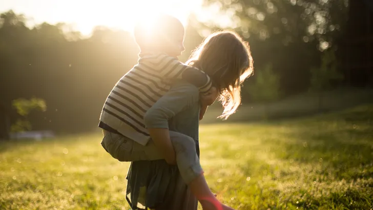 10 herkenbare eigenschappen van een oudste dochter