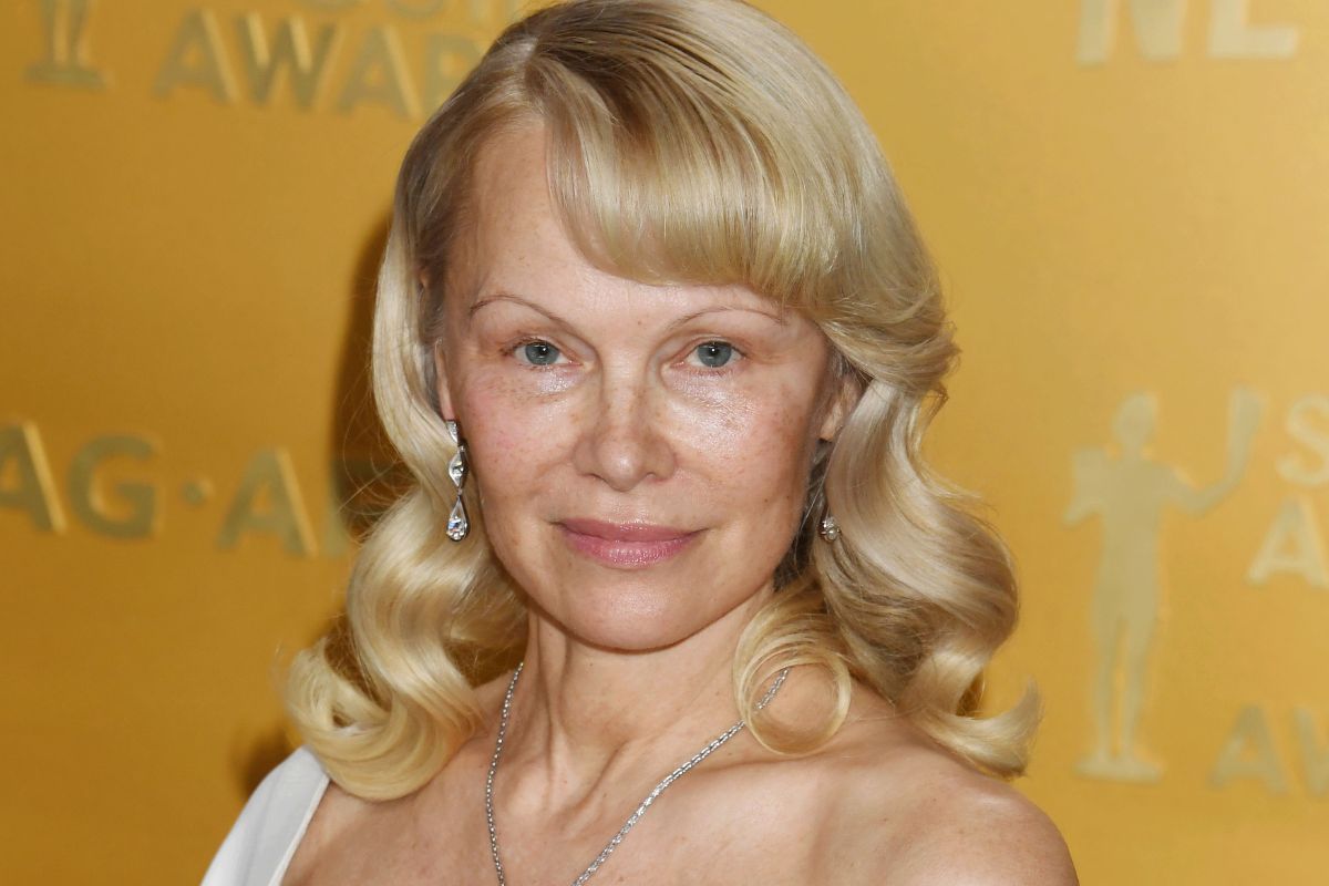 Pamela Anderson onthult: 'Misschien moet ik samenwerken met een make-upbedrijf' | Elegance