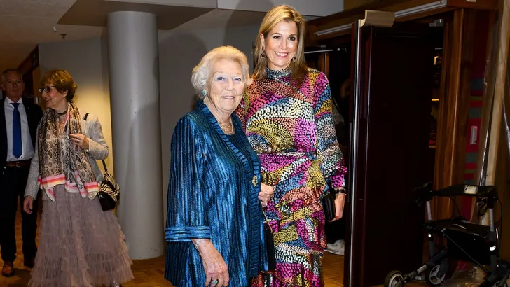 Dit zijn de hartsvriendinnen van Beatrix en Máxima. – Foto van koningin Máxima en prinses Beatrix bij het jubileumconcert van Ton Koopman, oktober 2024.