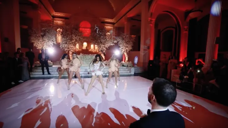Deze bruid doet een ge-wel-dige Beyoncé-imitatie voor haar man