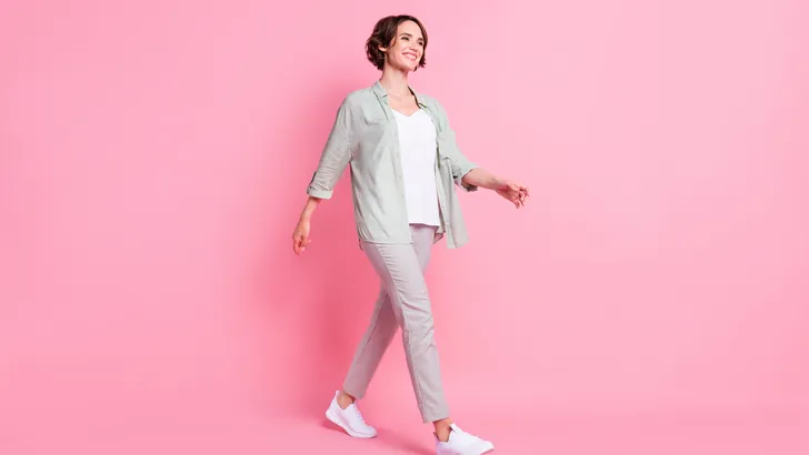 Vergeet de zweetsessie: waarom simpel wandelen (volgens deze arts) verrassend effectief is voor je vetverbranding