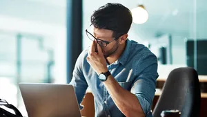 Slaap je genoeg, maar ben je nog steeds uitgeput? Waarschijnlijk mis je deze 3 essentiële vormen van rust