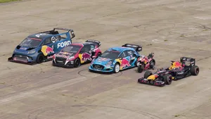 Red Bull doet ultieme dragrace (video)