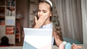 Steeds meer zorgen om kinderen die een skincare-routine hebben