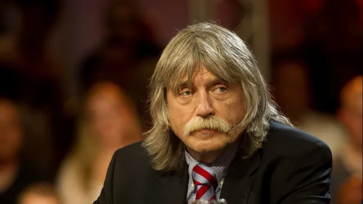 Johan Derksen deelt flinke sneer uit aan Sylvana Simons