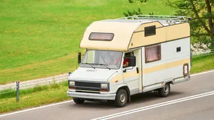 Camperdroom valt zwaar tegen: gepensioneerd echtpaar verkoopt hem na enkele ritten