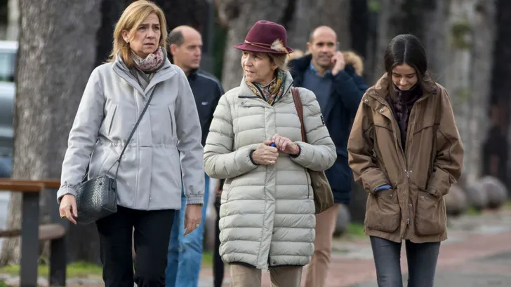 Princess Cristina of Spain (L), Princess Elena of Spain (C) 
