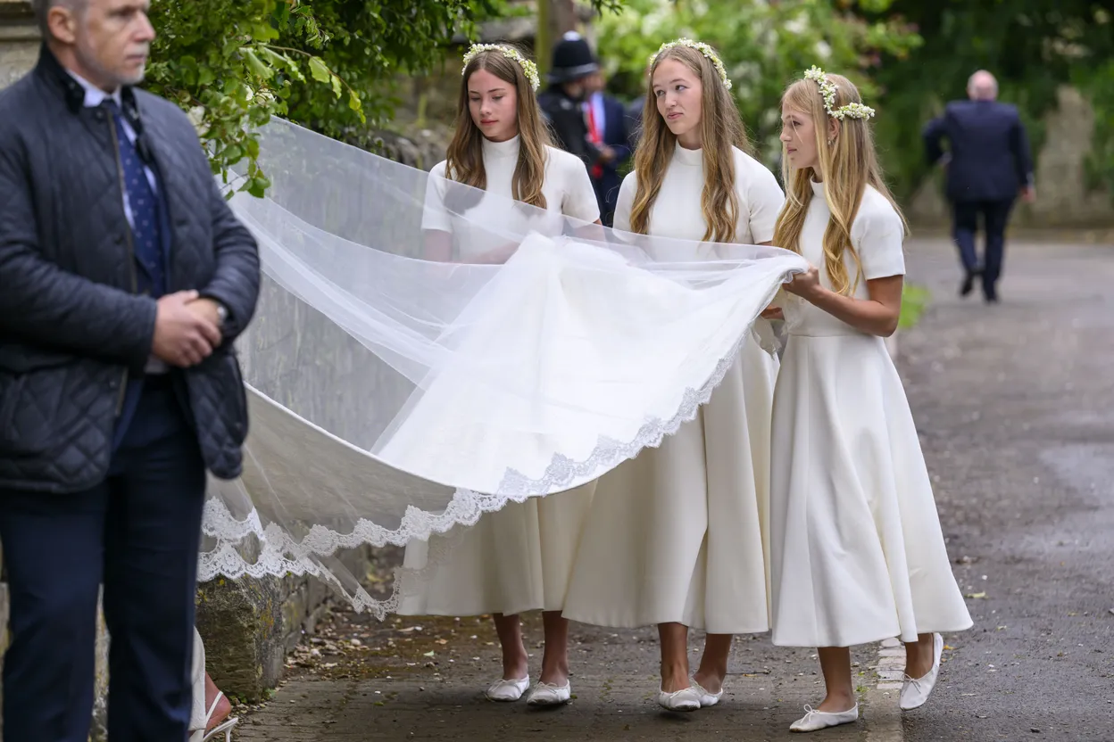 Royal wedding Peter Phillips en Harriet Sperling: de 3 bruidsmeisjes Georgina, Savannah en Isla.