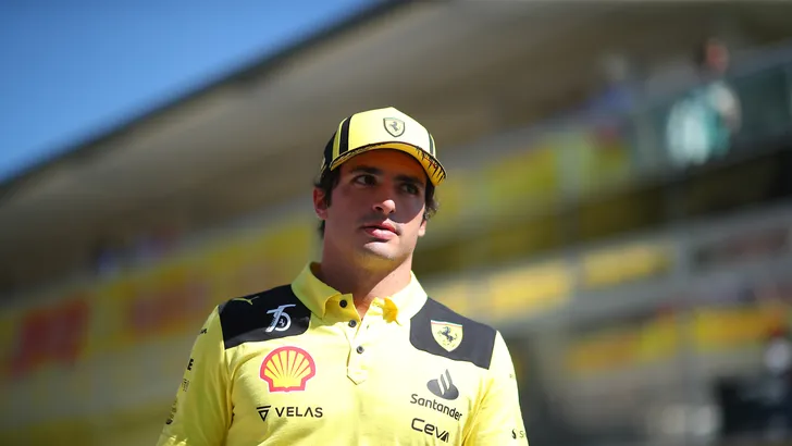 Sainz ondanks alles trots op 'jong' Ferrari: 'We leren nog steeds'
