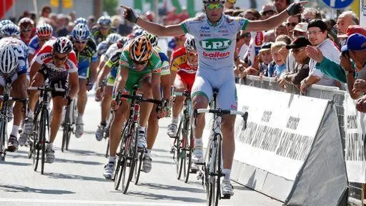 Petacchi sprint naar triomf in GP Beghelli