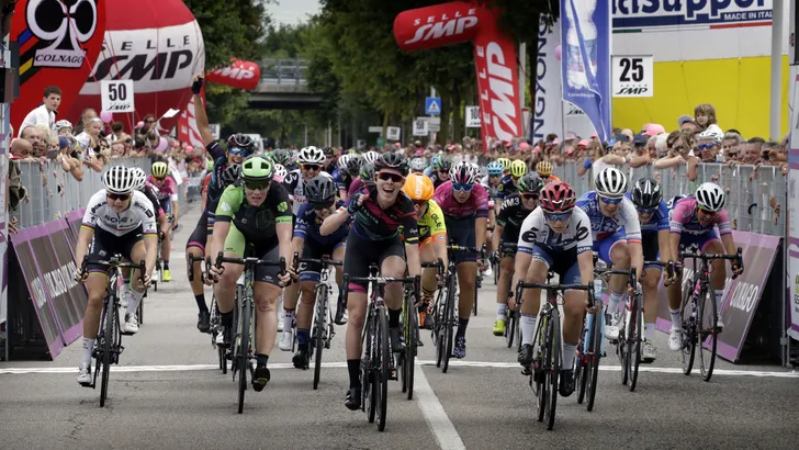 Giro Rosa: Roze blijft in handen Van der Breggen; dagzege voor Barnes